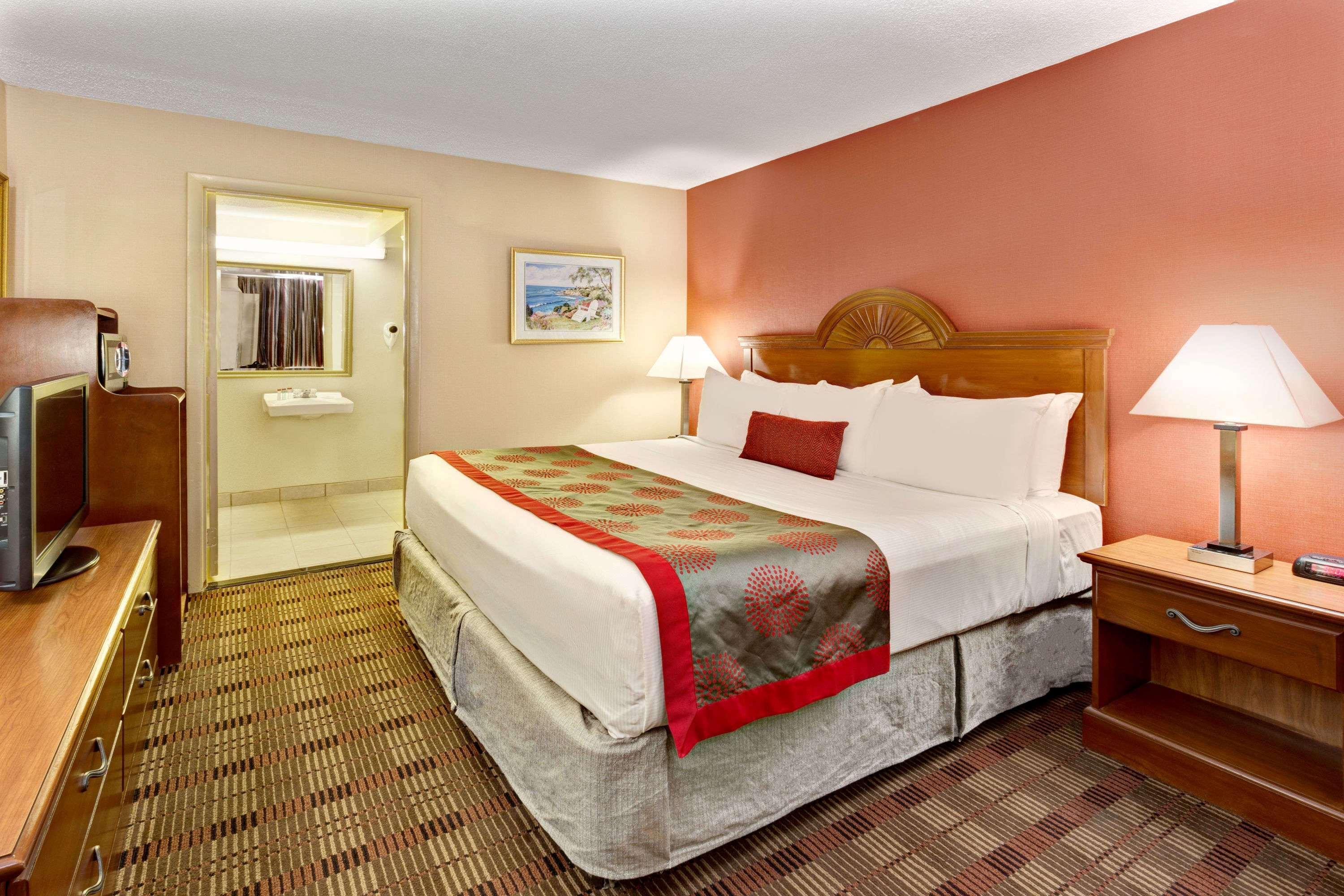 Ramada By Wyndham Baltimore West Exterior photo