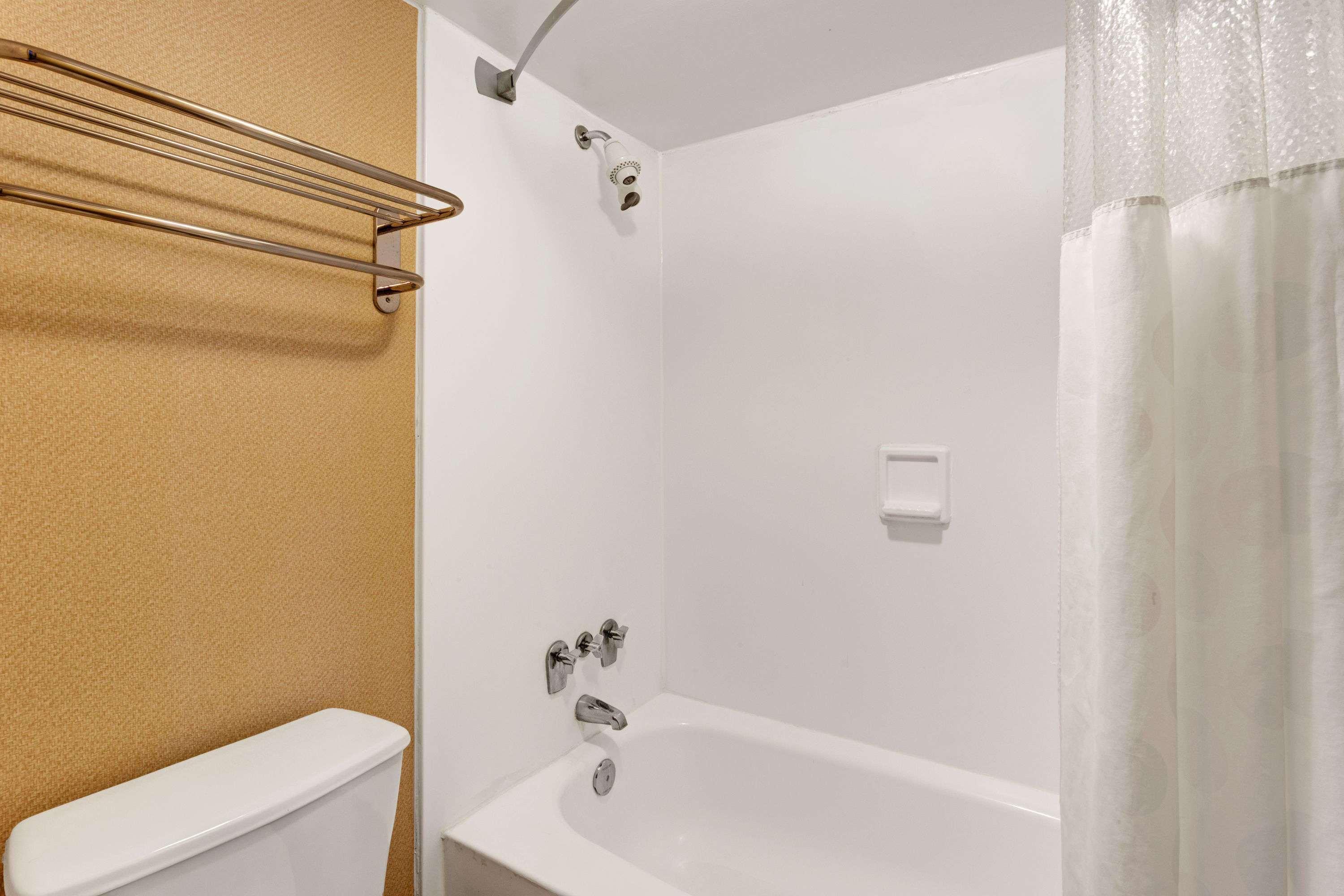 Ramada By Wyndham Baltimore West Exterior photo