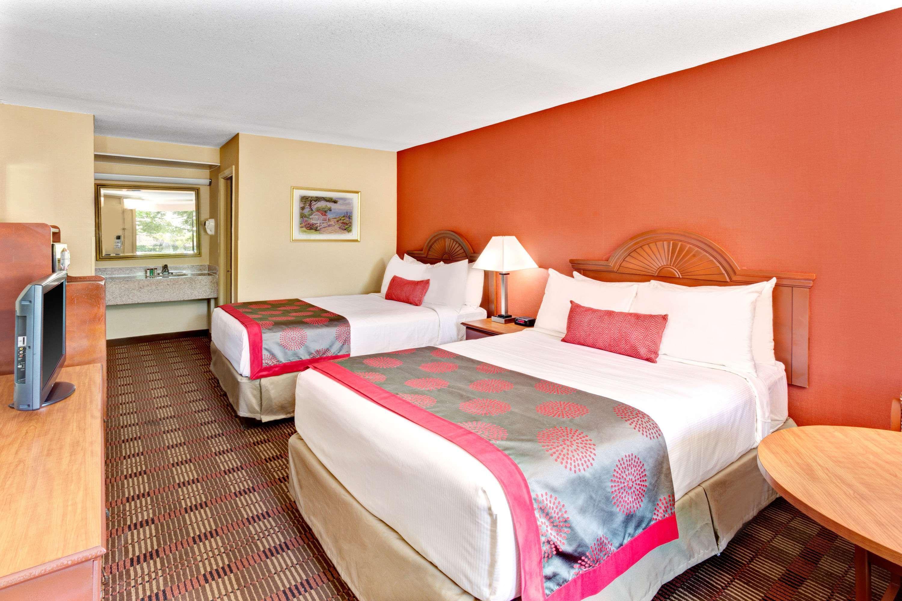 Ramada By Wyndham Baltimore West Exterior photo