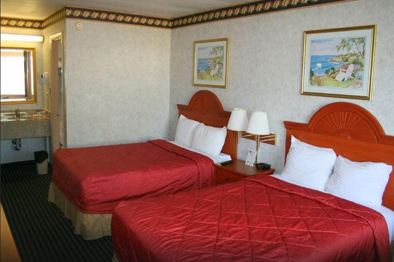 Ramada By Wyndham Baltimore West Exterior photo